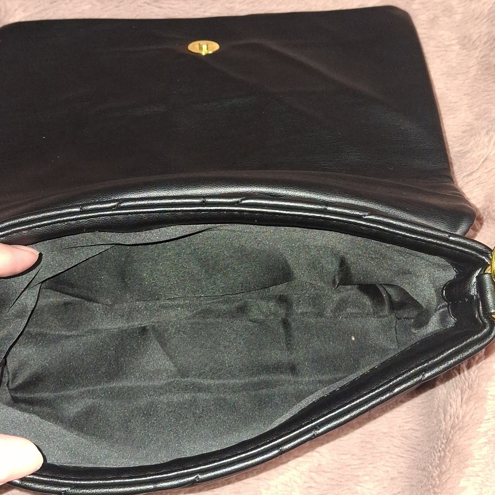 Super Cute /Black Quilted / W Yellow Gold Chain / Bag - Picture 3 of 6